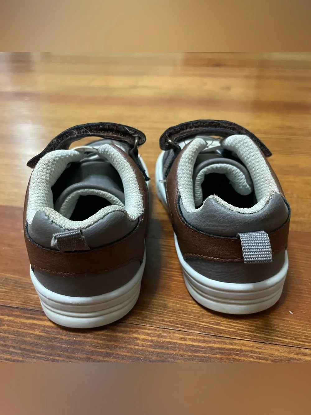 OshKosh B'gosh Brown & Gray Kids Sneakers with Hook-and-Loop Strap Size 6